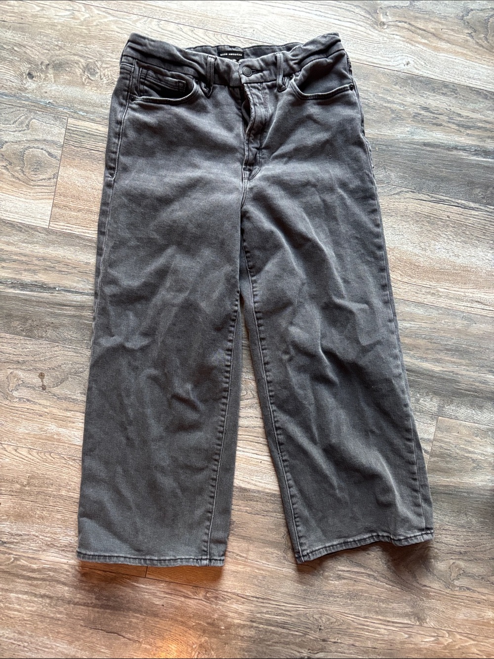 Good American Cropped Wide-Leg Jeans in Charcoal 10/30